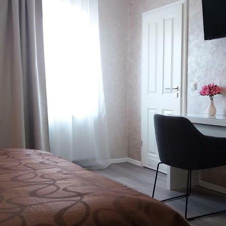 Mueller Residenz Zur S-Bahn Karlsfeld Hotel Bagian luar foto